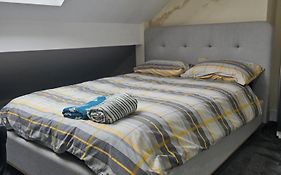 Cozy One-Bedroom With Shared Kitchen & Bathroom Free Parking